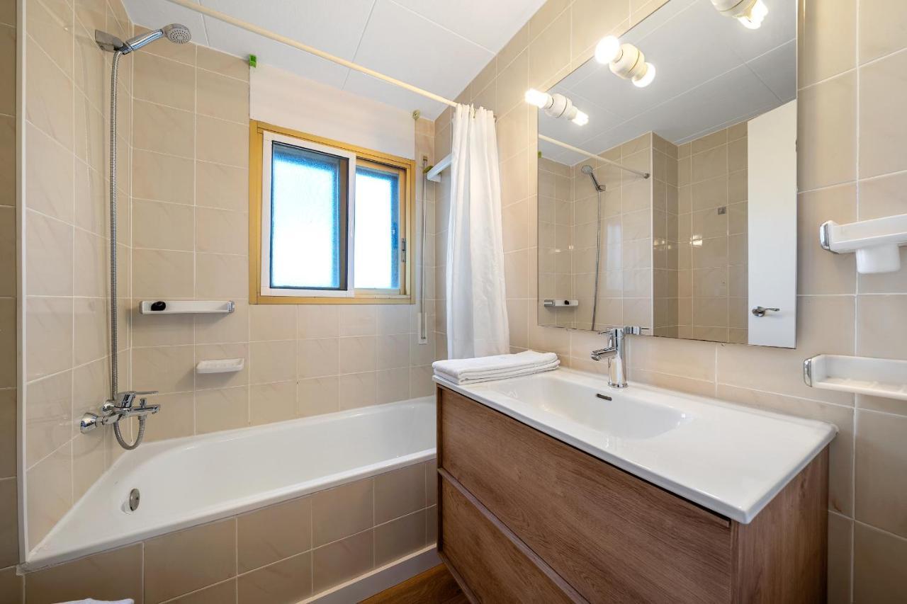 Hauzify I Apartaments Reddis Кембрилс Екстериор снимка